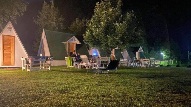 Una Kamp Hotel บอซันสกาครูปา ภายนอก รูปภาพ
