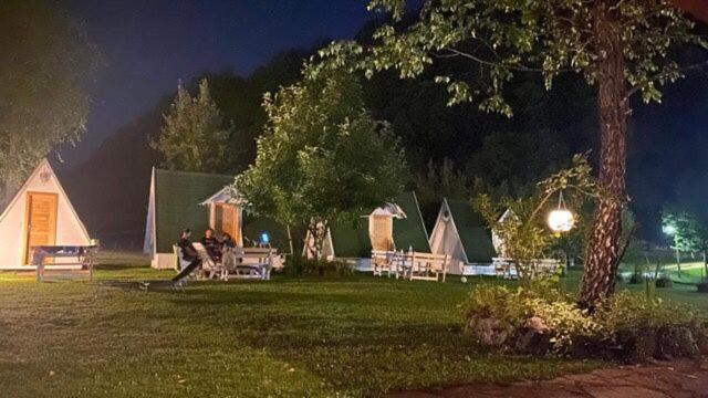 Una Kamp Hotel บอซันสกาครูปา ภายนอก รูปภาพ