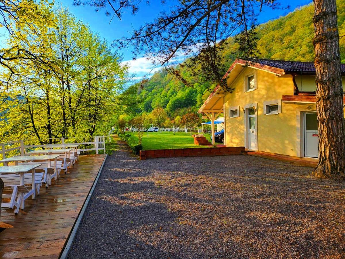 Una Kamp Hotel บอซันสกาครูปา ภายนอก รูปภาพ