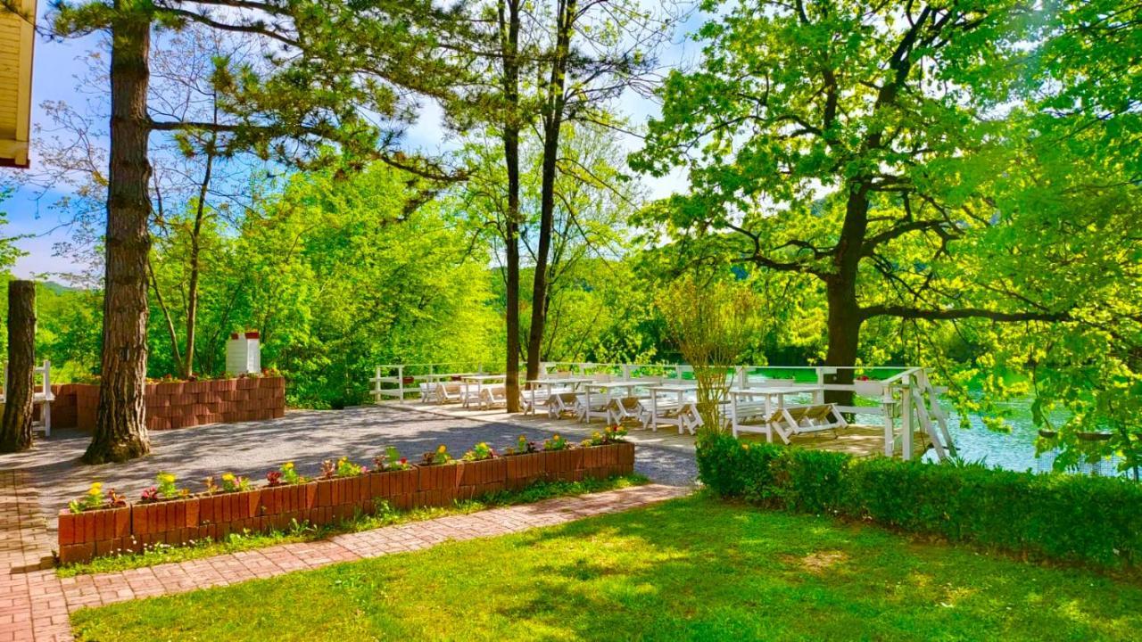 Una Kamp Hotel บอซันสกาครูปา ภายนอก รูปภาพ